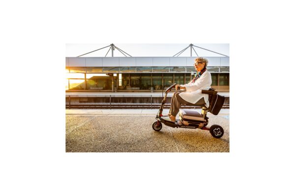 Patinete eléctrico plegable ATTO Sport de 3 ruedas con reposabrazos - Imagen 7
